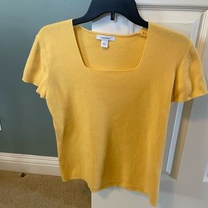 Dress Barn Yellow Short Sleeve Sweater Size Large Like New Condition